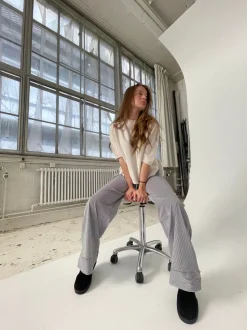 Adina lavtaljede bukser med striber - Sort