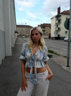 Agathe bluse - hvid/blå