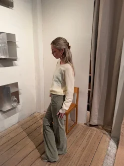 Aiko sweater med v-udskæring - Gul