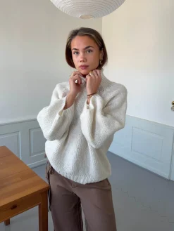 Aire striktrøje med turtleneck - Off white