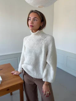 Aire striktrøje med turtleneck - Off white