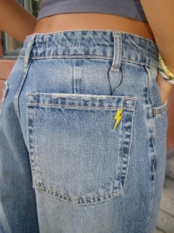 Alaia lavtaljet jeans med lyn detalje - Lys denim