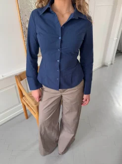 Alberte figursyet skjorte - Navy