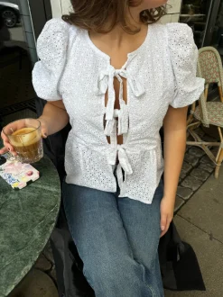 Albine bluse med broderi - Hvid