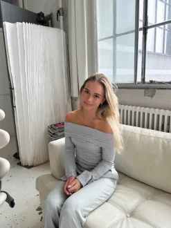 Alicia off-shoulder bluse - Grå