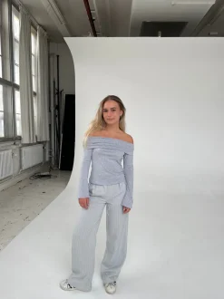 Alicia off-shoulder bluse - Grå
