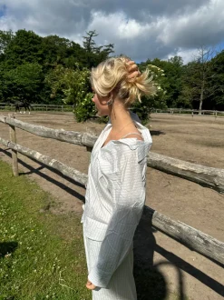Alina skjorte med striber - Hvid/sort