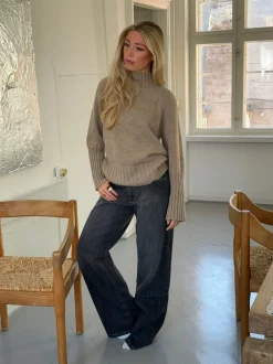 Alyssa striktrøje med høj hals - Beige