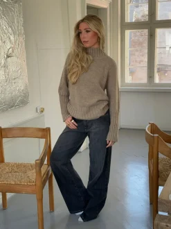 Alyssa striktrøje med høj hals - Beige
