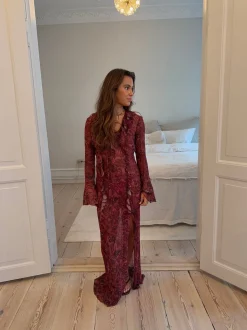 Amy kjole med blomster - Lilla/vinrød