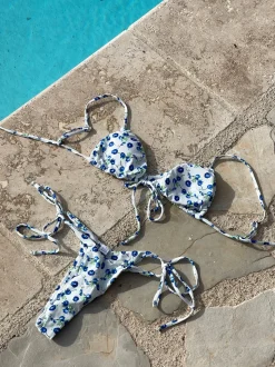 Anastacia bikini med blomster - Hvid/blå