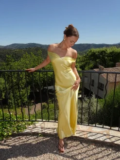 Andie off shoulder satinkjole - Gul