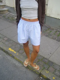 Andrea shorts med striber - Blå/hvid