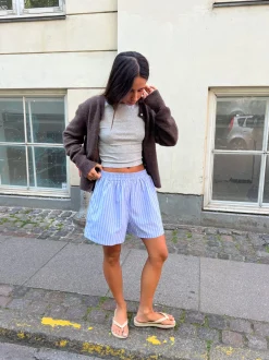 Andrea shorts med striber - Blå/hvid