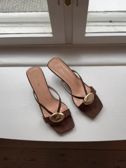 Annaline mules med gulddetalje - Brun/guld