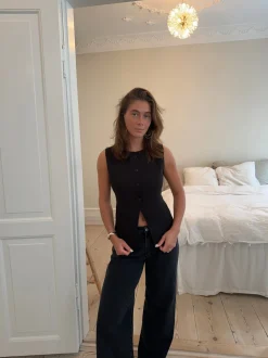 Annika vest med knapper - Sort