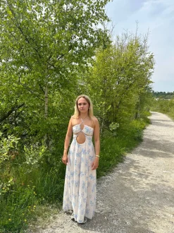 Asti kjole med lyseblå blomster - Beige