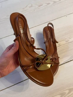 Aya stiletter med guld- og sløjfedetalje - Brun/guld