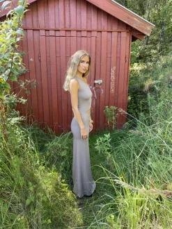 Baili maxi kjole med snit - Taupe