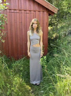 Baili maxi kjole med snit - Taupe