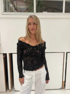 Bodil langærmet bluse med blonder - Sort