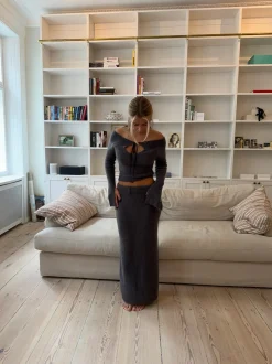 Brooke strikket bluse med bindebånd - Gråbrun
