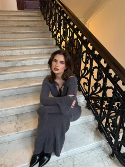 Brooke strikket bluse med bindebånd - Gråbrun