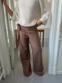 Buka bukser med bindebånd og striber - Brun