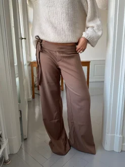 Buka bukser med bindebånd og striber - Brun