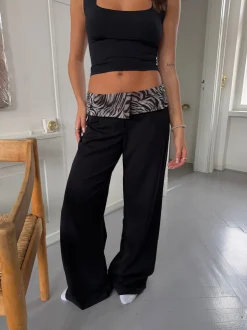 Calsia suitbukser med zebra print - Sort/brun