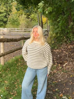 Calva striktrøje med striber - Beige/sort
