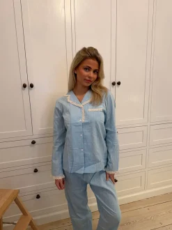 Carol pyjamas sæt med blonder - Lyseblå