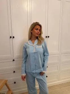 Carol pyjamas sæt med blonder - Lyseblå