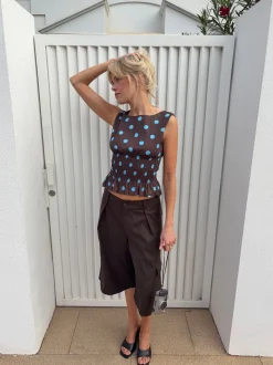 Cathrine smocktop med polkaprikker - Brun/blå