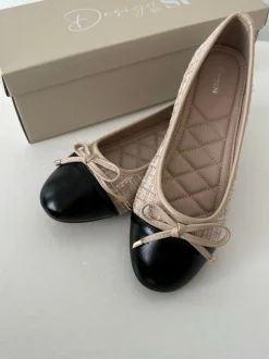 Cetinje ballerina sko med skøjfe - Beige