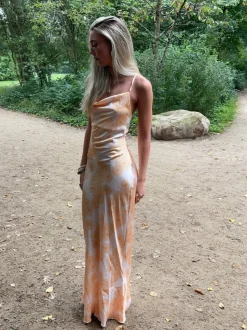 Charline satinkjole - Hvid/orange