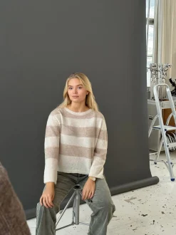 Christelle striktrøje med striber - Beige/off white