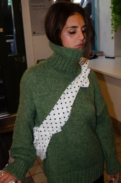 Cia skuldertaske med polka prikker - Hvid