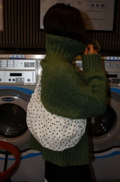Cia skuldertaske med polka prikker - Hvid
