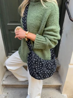 Cia skuldertaske med polka prikker - Sort