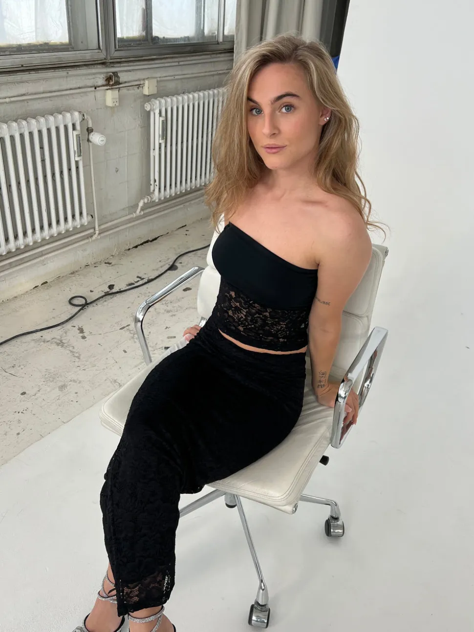 Claudie nederdel i blonde - Sort