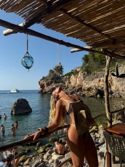 Corinna bikini med hvide detaljer - Brun