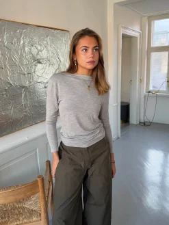 Cornelia bluse med åben ryg - Lysegrå