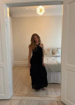 Daicy kjole med flæser - Sort