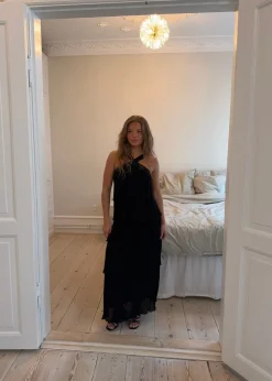 Daicy kjole med flæser - Sort