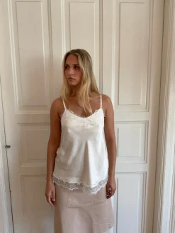 Daniana satintop med blonder - Hvid