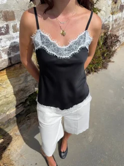 Daniana satintop med blonder - Sort