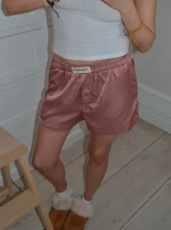 Day dreamin' pyjamasshorts i satin - Rosa