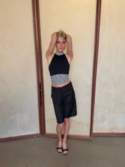 Debby halterneck top med striber - Sort/hvid