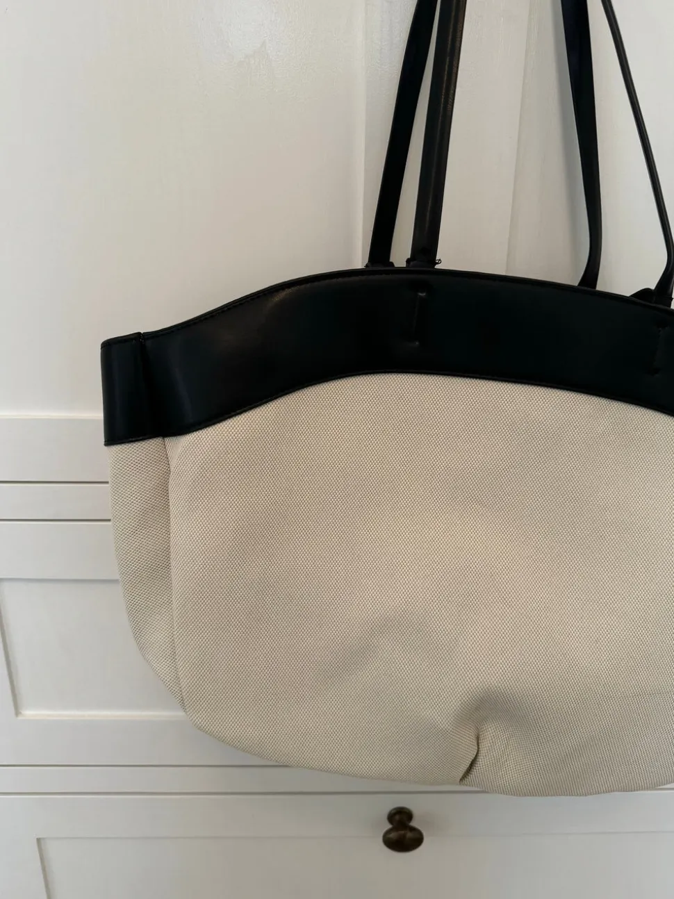 Dehli skuldertaske - Off white/sort